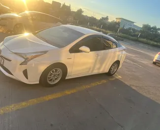 Noleggio Toyota Prius. Auto Economica, Comfort per il noleggio in Georgia ✓ Cauzione di Senza deposito ✓ Opzioni assicurative RCT, FDW, Passeggeri, Furto.