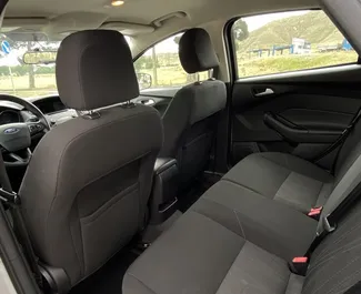 Ford Focus 2017 con sistema A trazione anteriore, disponibile a Tbilisi.