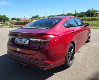 Interni di Ford Fusion Sedan in affitto in Georgia. Un'ottima auto da 5 posti con cambio Automatico.