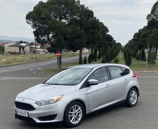Vista frontale di un noleggio Ford Focus a Tbilisi, Georgia ✓ Auto #16567. ✓ Cambio Automatico TM ✓ 0 recensioni.