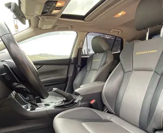 Interni di Subaru Crosstrek in affitto in Georgia. Un'ottima auto da 5 posti con cambio Automatico.