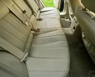 Interni di Infiniti QX70 in affitto in Georgia. Un'ottima auto da 5 posti con cambio Automatico.