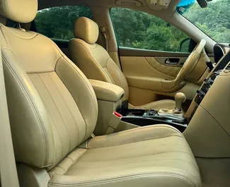 Infiniti QX70 2019 disponibile per il noleggio a Tbilisi, con limite di chilometraggio di 250 km/giorno.