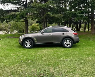 Vista frontale di un noleggio Infiniti QX70 a Tbilisi, Georgia ✓ Auto #13463. ✓ Cambio Automatico TM ✓ 3 recensioni.