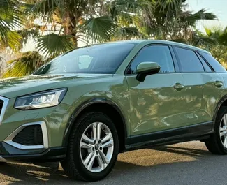 Vista frontale di un noleggio Audi Q2 ad Alicante, Spagna ✓ Auto #16600. ✓ Cambio Automatico TM ✓ 0 recensioni.