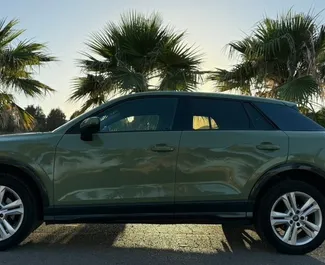 Noleggio Audi Q2. Auto Comfort, SUV per il noleggio in Spagna ✓ Cauzione di Deposito di 500 EUR ✓ Opzioni assicurative RCT.