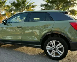 Audi Q2 2023 disponibile per il noleggio ad Alicante, con limite di chilometraggio di 250 km/giorno.