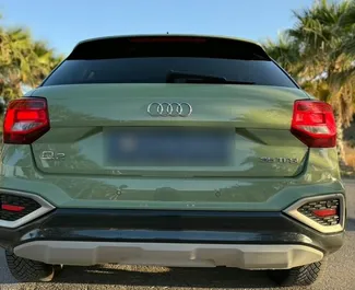 Interni di Audi Q2 in affitto in Spagna. Un'ottima auto da 4 posti con cambio Automatico.