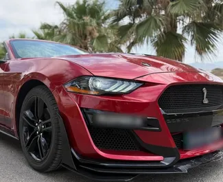 Vista frontale di un noleggio Ford Mustang Cabrio ad Alicante, Spagna ✓ Auto #16624. ✓ Cambio Automatico TM ✓ 0 recensioni.