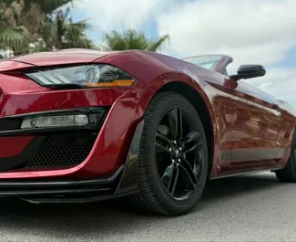 Noleggio Ford Mustang Cabrio. Auto Premium, Lusso, Cabrio per il noleggio in Spagna ✓ Cauzione di Deposito di 1500 EUR ✓ Opzioni assicurative RCT.
