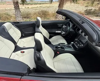 Ford Mustang Cabrio 2022 con sistema A trazione anteriore, disponibile ad Alicante.