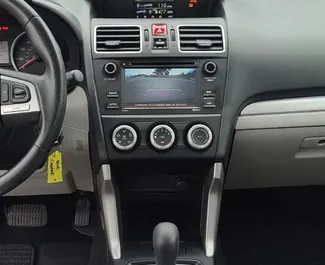 Interni di Subaru Forester in affitto in Georgia. Un'ottima auto da 5 posti con cambio Automatico.