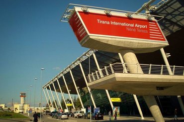 Noleggia un'auto all'aeroporto di Tirana