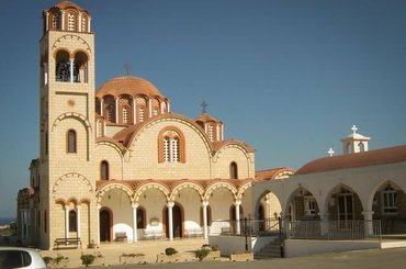 Noleggia un'auto a Paralimni