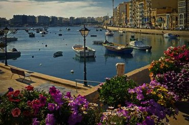 Noleggia un'auto a Sliema