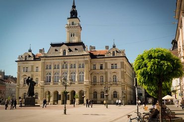 Noleggia un'auto a Novi Sad